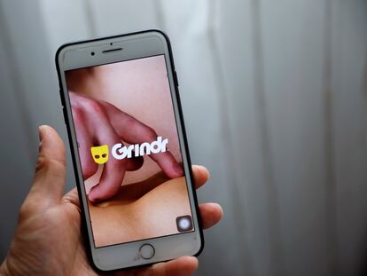 Imagen de la aplicación de Grindr en un teléfono móvil.