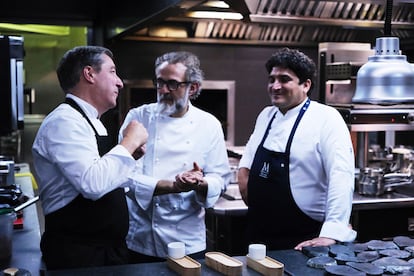 Joan Roca con los cocineros Massimo Bottura y Mauro Colagreco en El Celler de Can Roca.