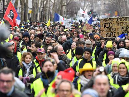 Les 'armilles grogues' protesten pels carrers de París el passat 26 de gener.