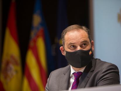 El ministro de Transportes, Movilidad y Agenda Urbana, José Luis Ábalos, en el Menador Espai Cultural de Castellón de la Plana, Comunidad Valenciana este septiembre.