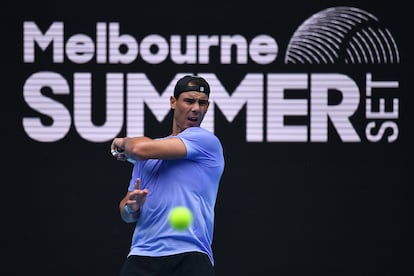 Rafael Nadal durante una sesión de entrenamiento para el torneo de Melbourne.