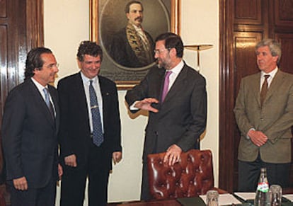 Juan Antonio Gómez Angulo, Ángel Villar, Mariano Rajoy y Pedro Tomás.