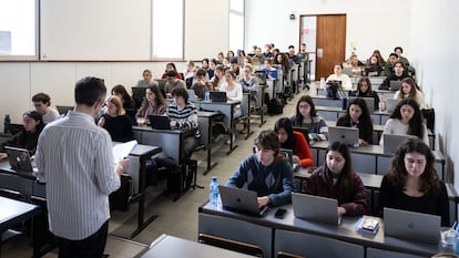 Una clase en la Universidad Pompeu Fabra.