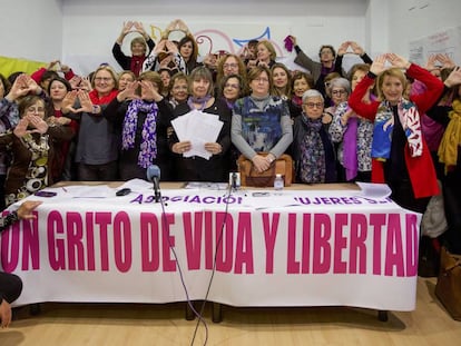 Lectura del manifiesto feminista en Valencia.  