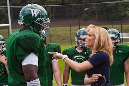 No tendrán su misma sangre, pero es capaz de querer y aleccionar a desconocidos como si fuesen sus propios hijos. La madre republicana y wasp que interpretó Sandra Bullock en The Blind Side le valió un Oscar... y un tine semioxigenado.