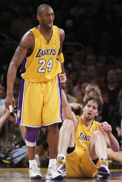 Kobe Bryant y Pau Gasol, durante el partido ante los Utah Jazz.