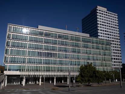 En la imagen, distrito administrativo de la Generalitat en la Zona Franca.