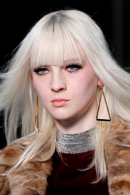 Saint Laurent resucita a Edie Sedgwick en la pasarela