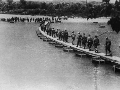 Combatientes republicanos durante la batalla del Ebro. 