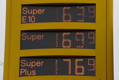 Precios de combustible en una gasolinera de Dortmund, Alemania.