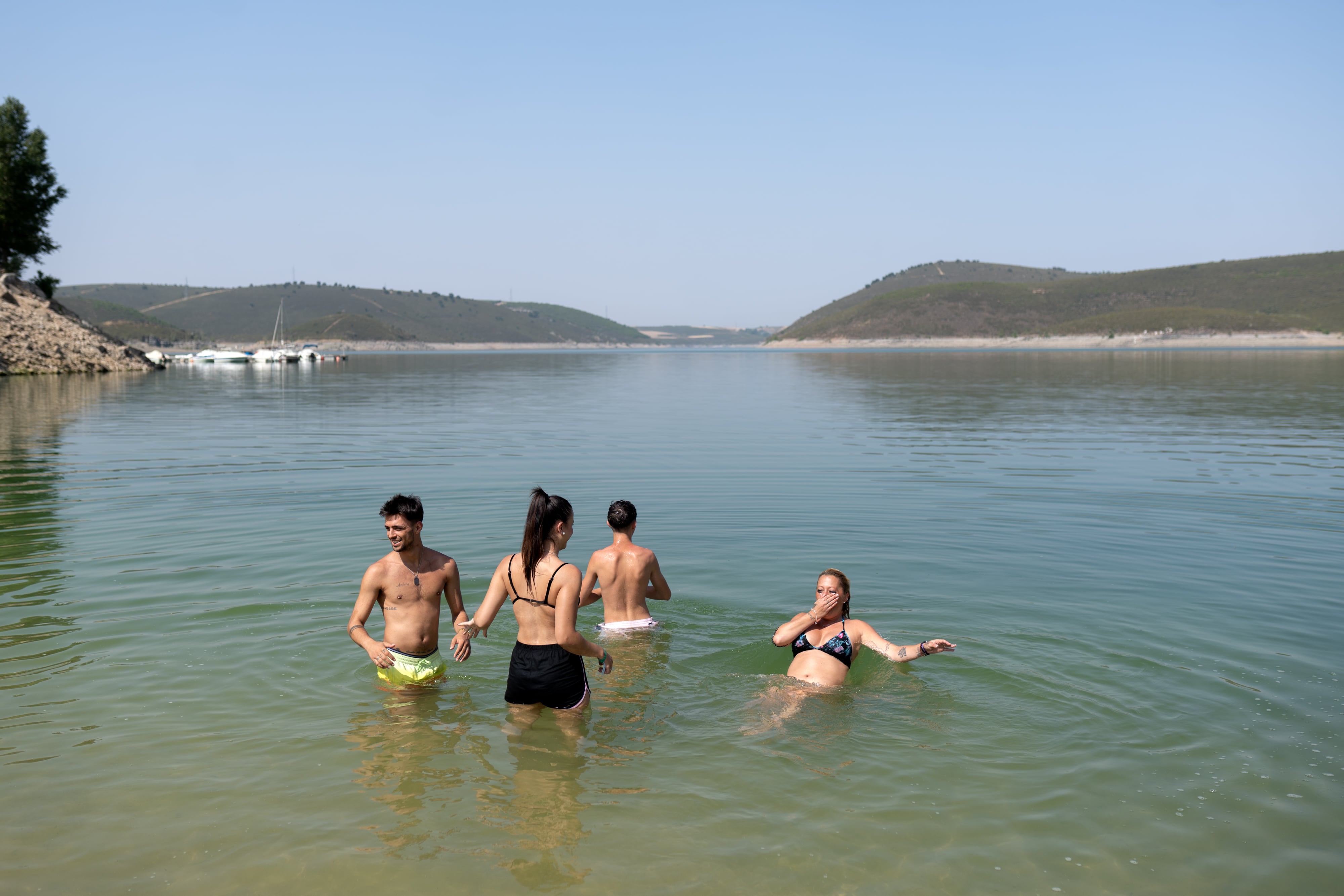 Las aguas del interior atraen cada vez más público con escasos medios de socorrismo