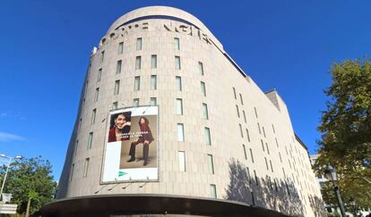 Centro de El Corte Inglés en la Plaza de Cataluña de Barcelona.  getty images