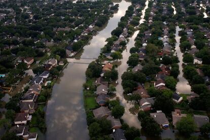 Habitatges parcialment submergits per les inundacions de l'hurac en una zona residencial al nord-oest de Houston, el 30 d'agost.