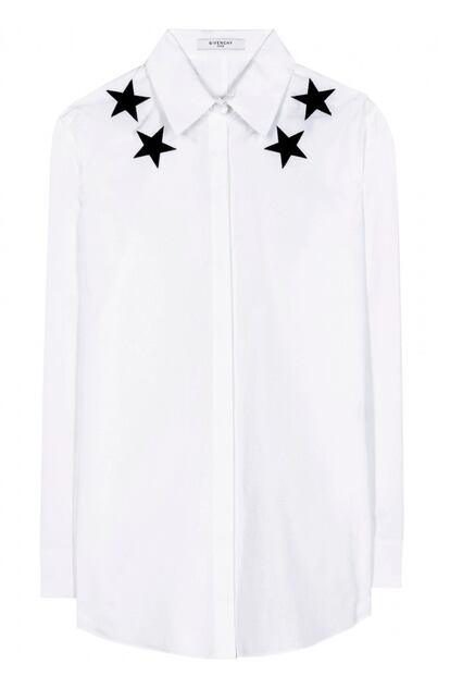 Givenchy apuesta por la discreccin de cuatro nicas estrellas en el cuello de una camisa blanca (c.p.v.)