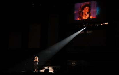 Jennifer Hudson homenajea a Whitney Houston en la gala de los Grammy.