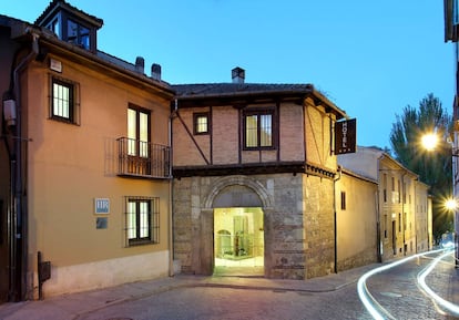 Exterior del hotel Exe Casa de Los Linajes, en Segovia.