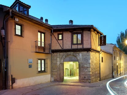 Exterior del hotel Exe Casa de Los Linajes, en Segovia.