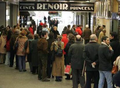 Colas en los cines Renoir Princesa, de Madrid.