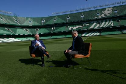 Vicente del Bosque (izquierda) y Rafael Gordillo, en el Benito Villamarín.