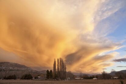 Vista del volcán Puyehue desde San Martin de Los Andes, en la patagonia argentina