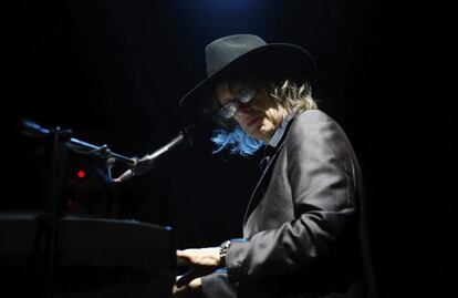 El m&uacute;sico de &#039;The Waterboys&#039;, Mike Scott, en un concierto en Valencia el pasado jueves. 