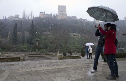 Un aspecto del Paseo de los Tristes con la Alhambra al fondo.