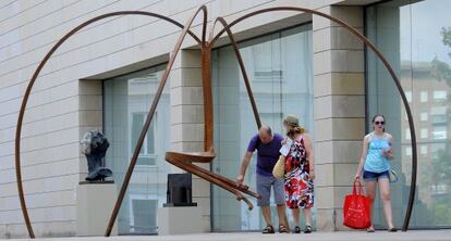 Nuevas esculturas en la explanada del IVAM