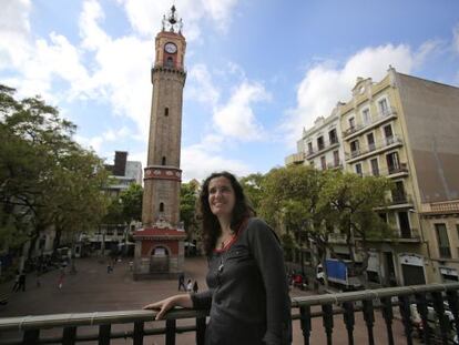 Carla Carbonell, en la plaza de la vila de Gr&agrave;cia