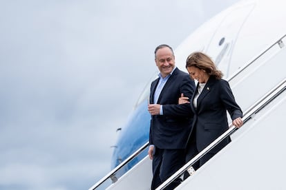 U.S. Vice President Kamala Harris and second gentleman Douglas Emhoff descend from Air Force Two in Wilmington, DE, U.S.,  July 22, 2024.