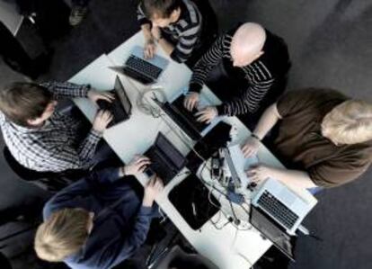 El grupo de "hackers" que atacó a Forbes se atribuyó también ataques sufridos anteriormente por The Financial Times, The New York Times, CBS y otros medios. EFE/Archivo