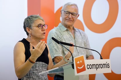 La portavoz municipal de Compromís, Papi Robles, y el exalcalde de València Joan Ribó, en la rueda de prensa de este miércoles en la sede de Compromís.