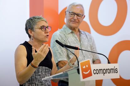 La portavoz municipal de Compromís, Papi Robles, y el exalcalde de València Joan Ribó, en la rueda de prensa de este miércoles en la sede de Compromís.