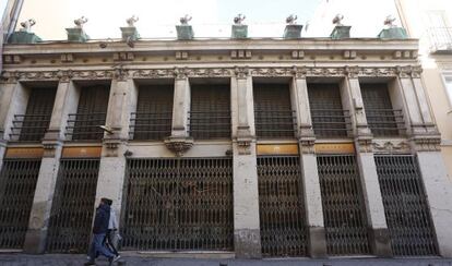 Fachada del edificio Fernando VI, 3, en Chueca, donde se ubicaba el pub Santa Bárbara.