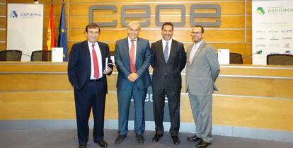 De izquierda a derecha, Leonardo Sánchez-Heredero, presidente de la Comisión Fiscal de Asprima, Pablo Chico, catedrático de Derecho Financiero de la Universidad Juan Carlos I, Juan Antonio Gómez-Pintado, presidente de Asprima y José Andrés Rozas, profesor acreditado a cátedra de Derecho Financiero y Tributario de la Universidad de Barcelona.