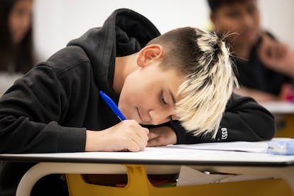 Examen de las Pruebas (catalán, castellano, ciencias, etc.) de las competencias básicas de los alumnos de sexto de primaria, en una imagen de archivo