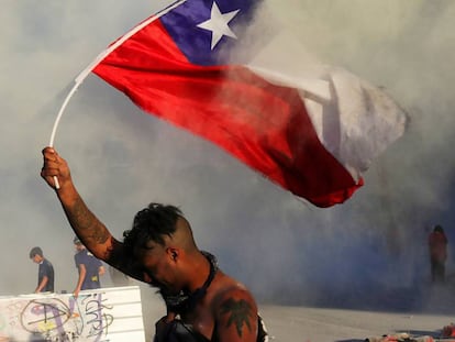 Un manifestante en Santiago de Chile el pasado 9 de noviembre.