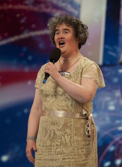 Susan Boyle, la cantante que se transformó en una estrella mundial al participar en el programa <i>Britain's Got Talent</i>, ha calificado a su repentina fama "como una bola de demolición". La mujer ha hablado de esta forma durante una entrevista concedida al programa matutino <i>Today</i>, y que será retransmitida el miércoles. (Texto:REUTERS)