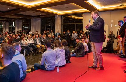 Alberto Bretón interviene ante los asistentes a la presentación de Por La Rioja, este miércoles.