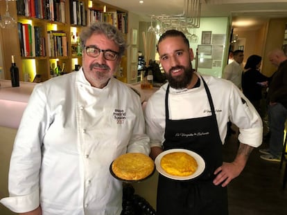 JUANJO LÓPEZ Y NACHO TRUJILLO EN LA TASQUITA CON LAS DOS TORTILLAS, CON ACEITE Y CON MANTEACA DE CERDO IBÉRICO / CAPEL