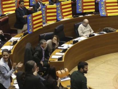 Diputats del PP protesten per la derogaci&oacute; de la Llei de senyes d&#039;identitat.