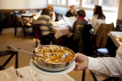 Restaurante Casa Hortensia, especialista en fabes con almejas.
