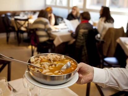 Restaurante Casa Hortensia, especialista en fabes con almejas. 