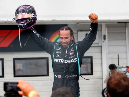 Hamilton celebra la victoria en el GP de Hungría.