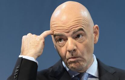 Las cejas de Gianni Infantino, secretario general de la FIFA y candidado a presidente, durante el sorteo de octavos de final de Champions.