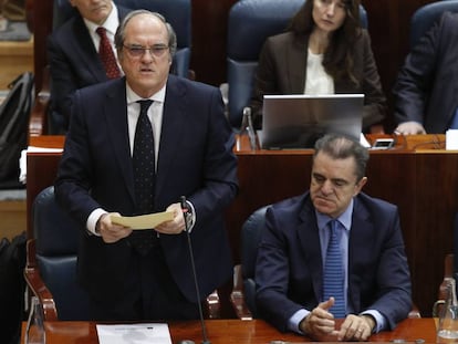 Ángel Gabilondo y José Manuel Franco, secretario general del PSOE-M, en la sesión parlamentaria del pasado miércoles.