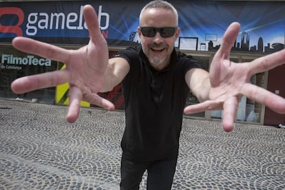 Gonzalo Suárez, ante la Filmoteca de Catalunya donde se celebra Gamelab