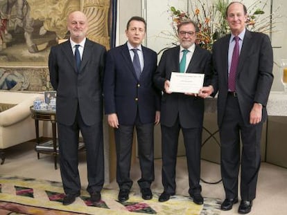 Ram&oacute;n Gil Casares, Javier Cremades, Juan Luis Cebri&aacute;n and John Wolf. / 