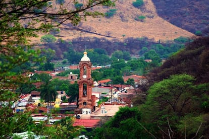 Aquí, donde luego hubo plata, plomo y oros, fue tierra que desde antes de la Conquista era rica en caña de azúcar y en abundantes pliegos de amate, esa piel que fue papel de códices mucho antes de que llegara el abedecedario.