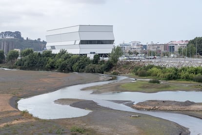 Vista del Teatro desde el río Biobío.