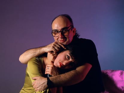 El fotógrafo Pablo Pérez-Mínguez se autorretrata junto a la actriz Rossy de Palma.